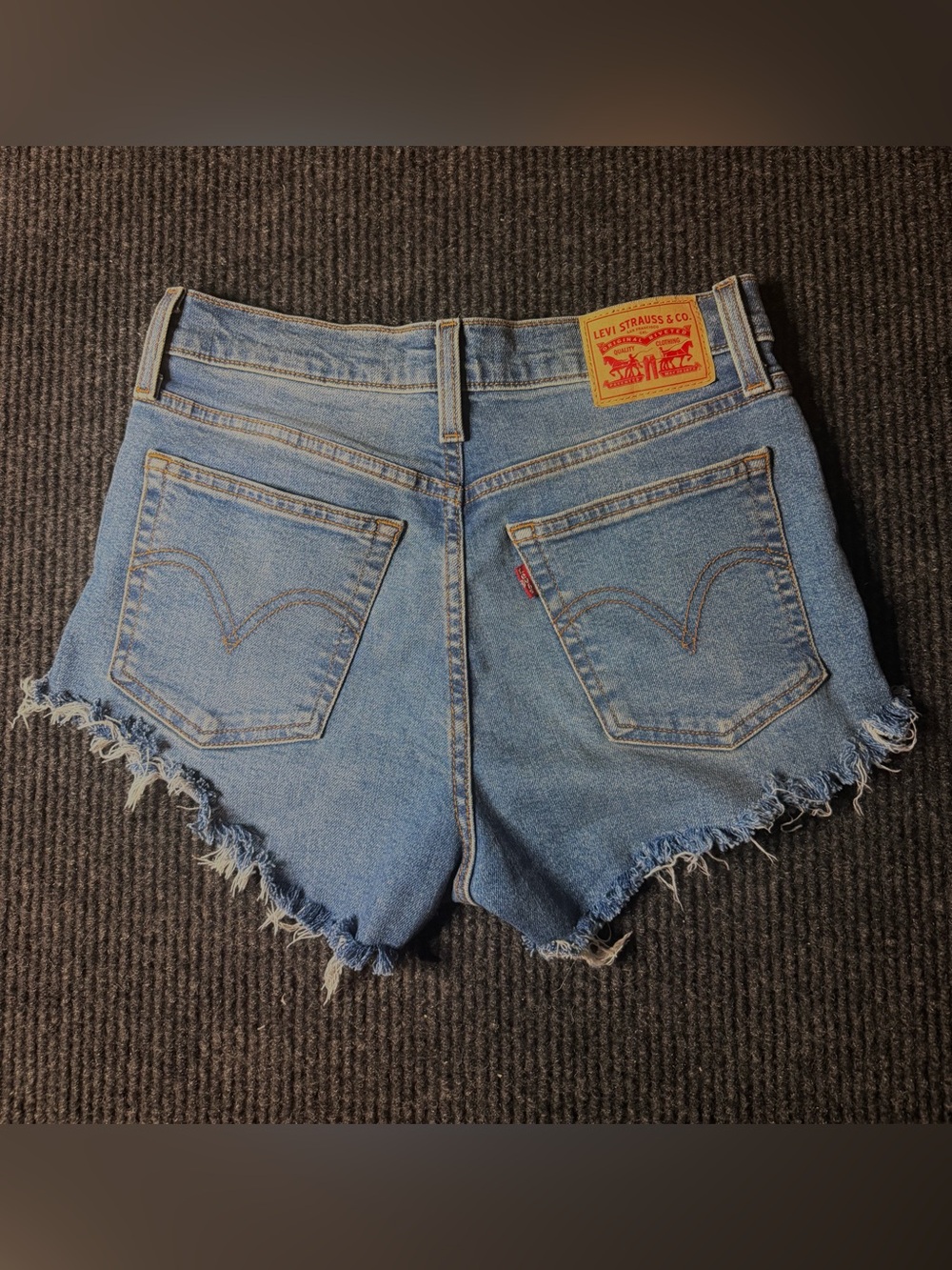 Levi’s Wedgie Straight 28 Distressed Cutoff Denim Shorts High Rise